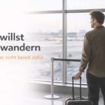 Person steht mit Koffer und zweifelt an der Entscheidung auszuwandern